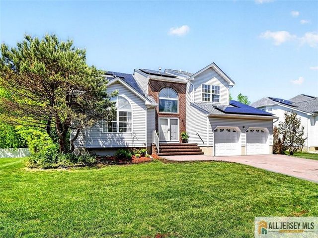 28 Glynn Court, Parlin, NJ 08859