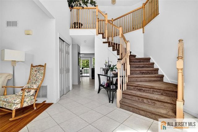 28 Glynn Court, Parlin, NJ 08859
