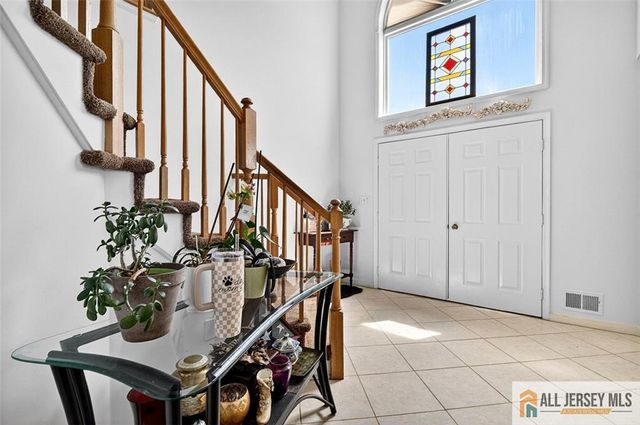 28 Glynn Court, Parlin, NJ 08859