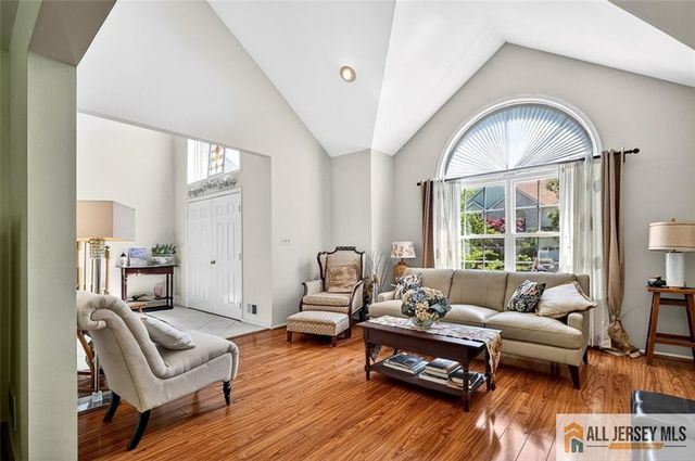 28 Glynn Court, Parlin, NJ 08859