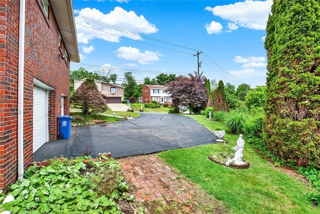 305 Beckman Dr, Mckeesport, PA 15132