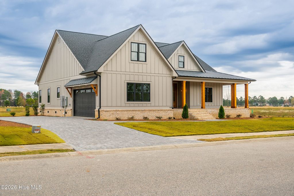 Image 3 of property listing at 173 Azalea Lane, Snow Hill, NC 28580