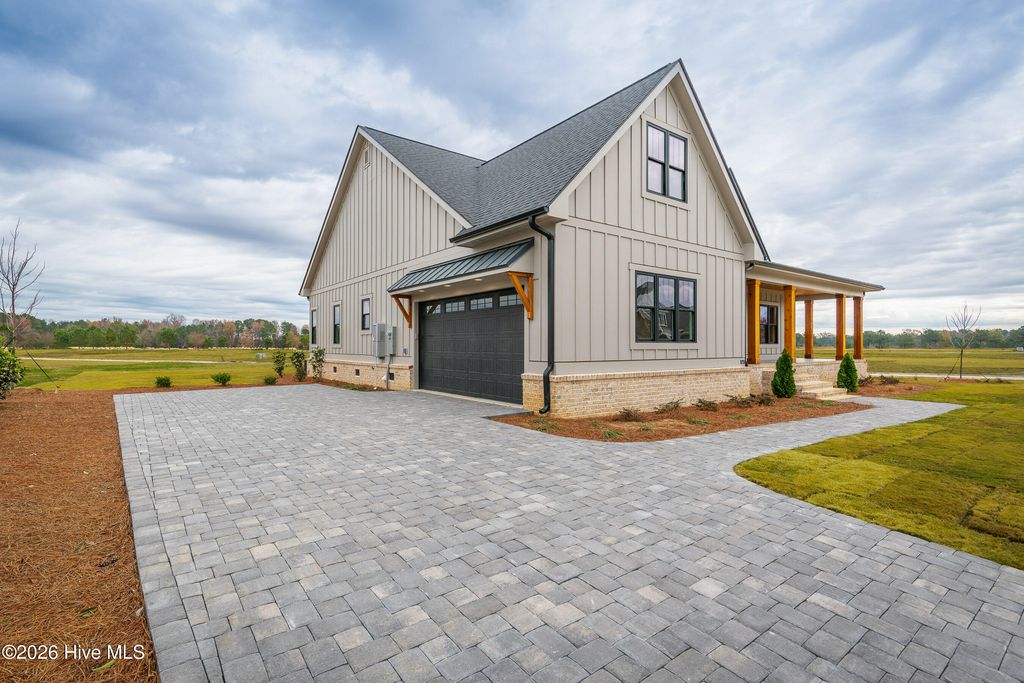 Image 4 of property listing at 173 Azalea Lane, Snow Hill, NC 28580
