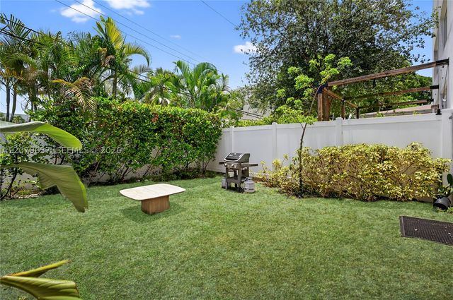 617 NE 14th Ave, Fort Lauderdale, FL 33304