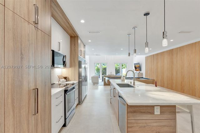 617 NE 14th Ave, Fort Lauderdale, FL 33304