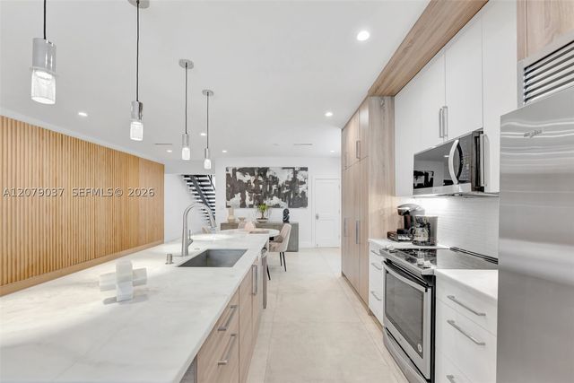 617 NE 14th Ave, Fort Lauderdale, FL 33304