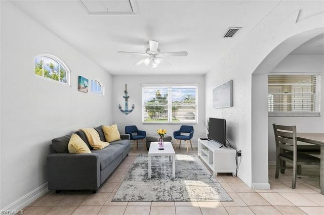 717 95th AVE N, Naples, FL 34108