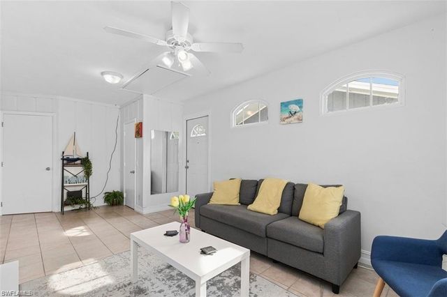 717 95th AVE N, Naples, FL 34108
