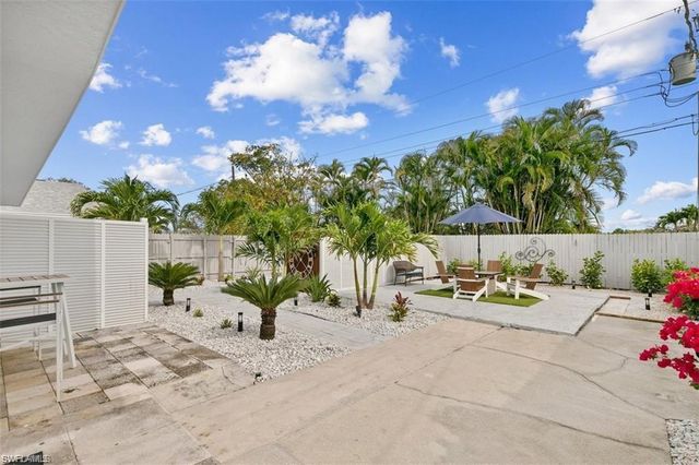 717 95th AVE N, Naples, FL 34108