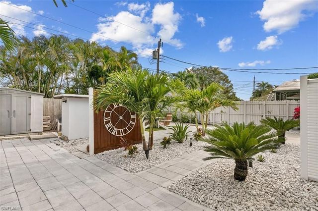 717 95th AVE N, Naples, FL 34108