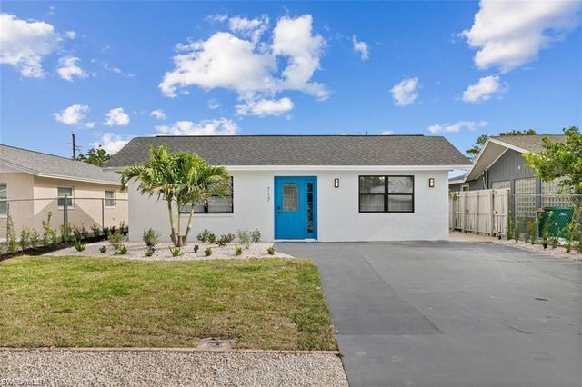 717 95th AVE N, Naples, FL 34108