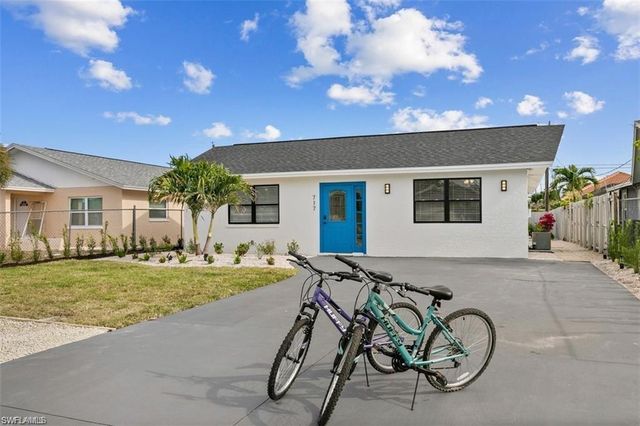 717 95th AVE N, Naples, FL 34108