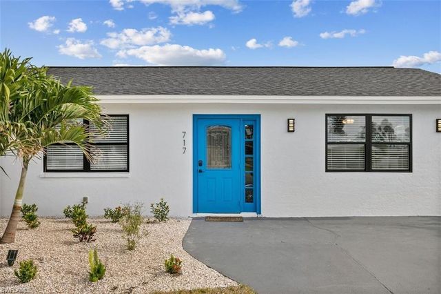 717 95th AVE N, Naples, FL 34108