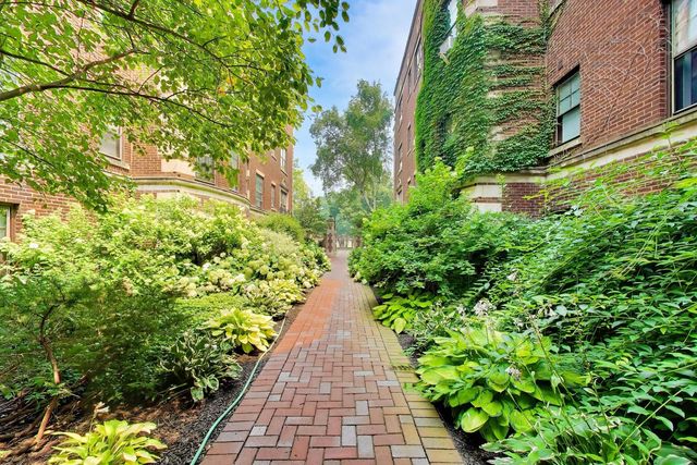 408 Ridge Avenue 22-2, Evanston, IL 60202