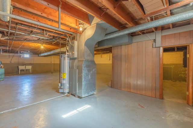 1712 W Ogden Circle, Benton Harbor, MI 49022