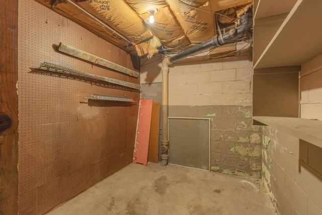 1712 W Ogden Circle, Benton Harbor, MI 49022