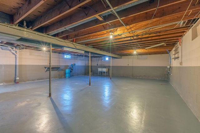 1712 W Ogden Circle, Benton Harbor, MI 49022