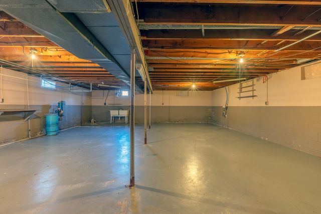 1712 W Ogden Circle, Benton Harbor, MI 49022