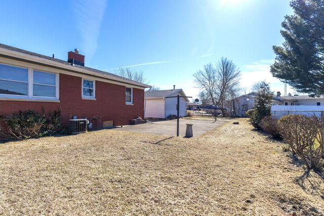 1712 W Ogden Circle, Benton Harbor, MI 49022