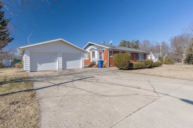 1712 W Ogden Circle, Benton Harbor, MI 49022