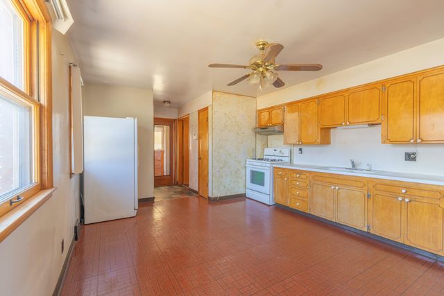 1712 W Ogden Circle, Benton Harbor, MI 49022