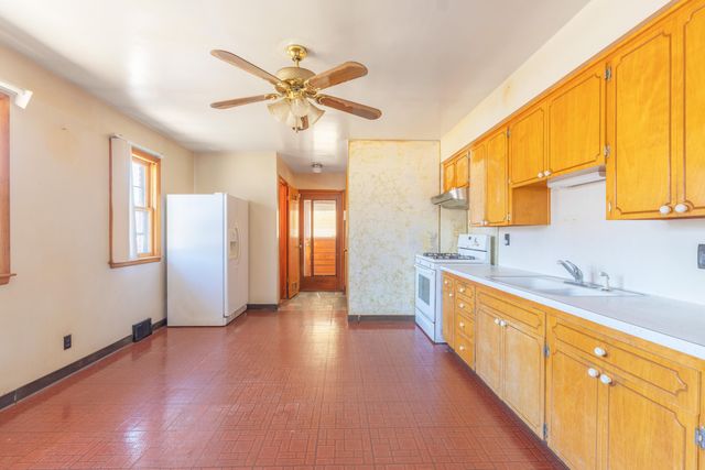 1712 W Ogden Circle, Benton Harbor, MI 49022