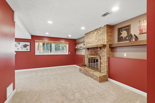 8490 Knollwood Drive, Mounds View, MN 55112