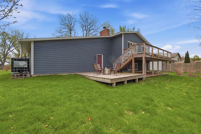 8490 Knollwood Drive, Mounds View, MN 55112