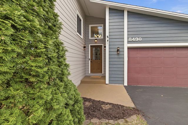 8490 Knollwood Drive, Mounds View, MN 55112