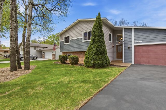 8490 Knollwood Drive, Mounds View, MN 55112