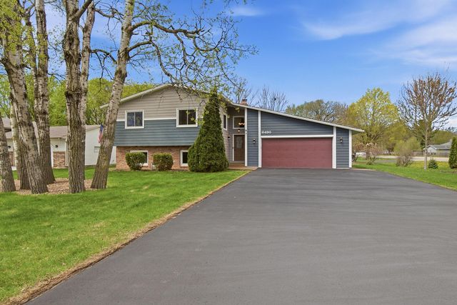 8490 Knollwood Drive, Mounds View, MN 55112