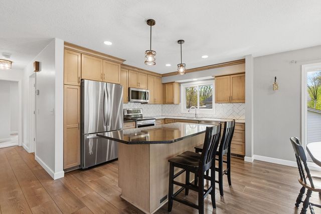 8490 Knollwood Drive, Mounds View, MN 55112