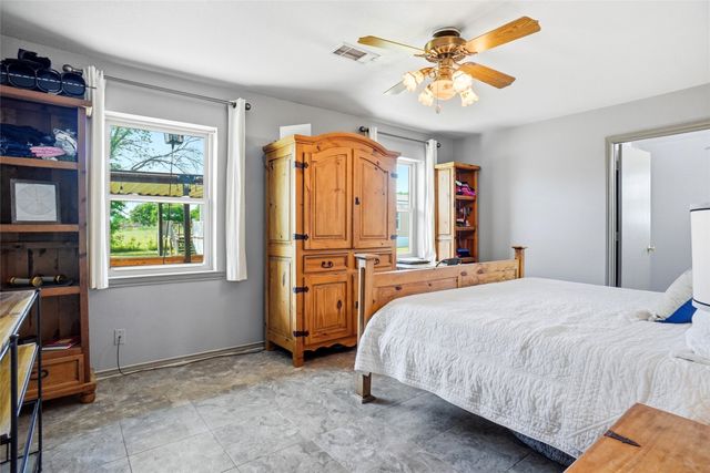 8983 W Odneal Road, Krum, TX 76249