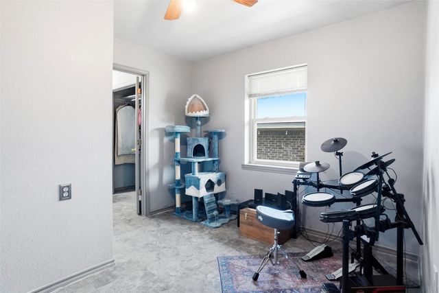 8983 W Odneal Road, Krum, TX 76249
