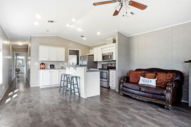 8983 W Odneal Road, Krum, TX 76249