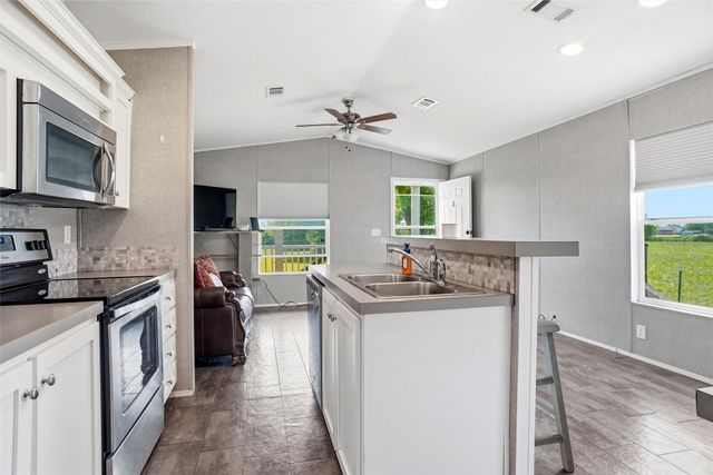 8983 W Odneal Road, Krum, TX 76249