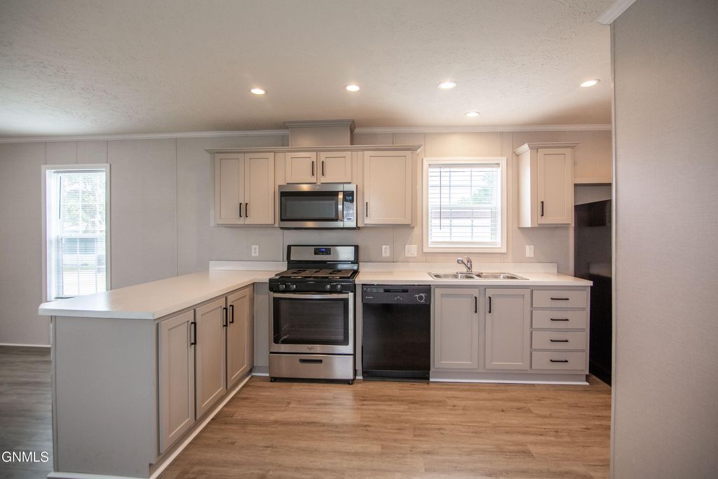 1401 Pioneer Trail, Mandan, ND 58554 photo 3