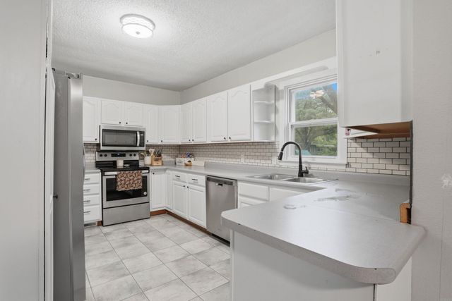 2006 Ashland Avenue, Cedar Falls, IA 50613
