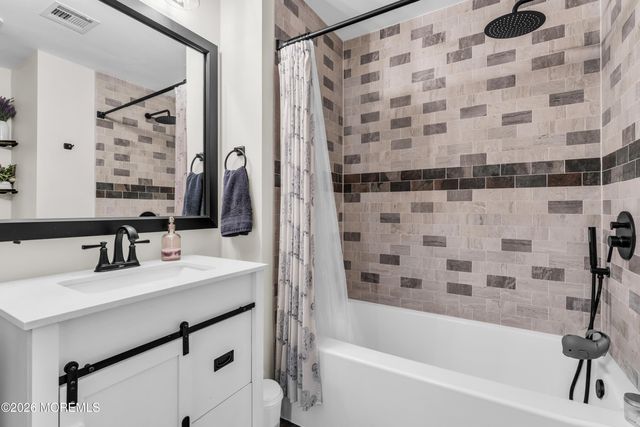 15 Bond Street, Freehold, NJ 07728