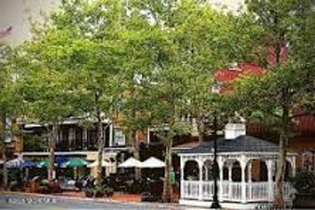 15 Bond Street, Freehold, NJ 07728