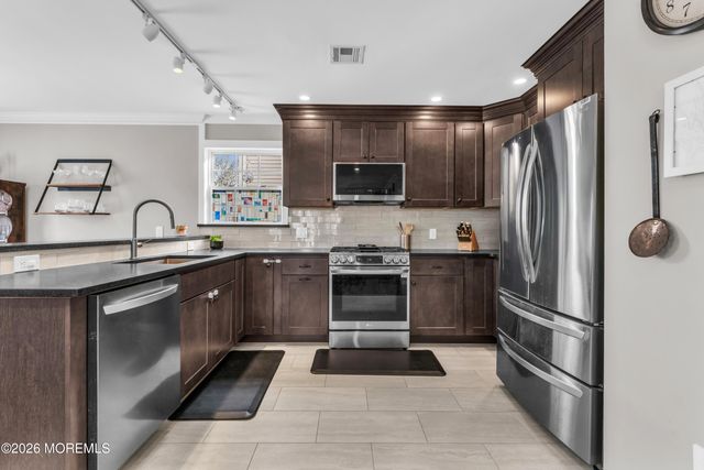 15 Bond Street, Freehold, NJ 07728