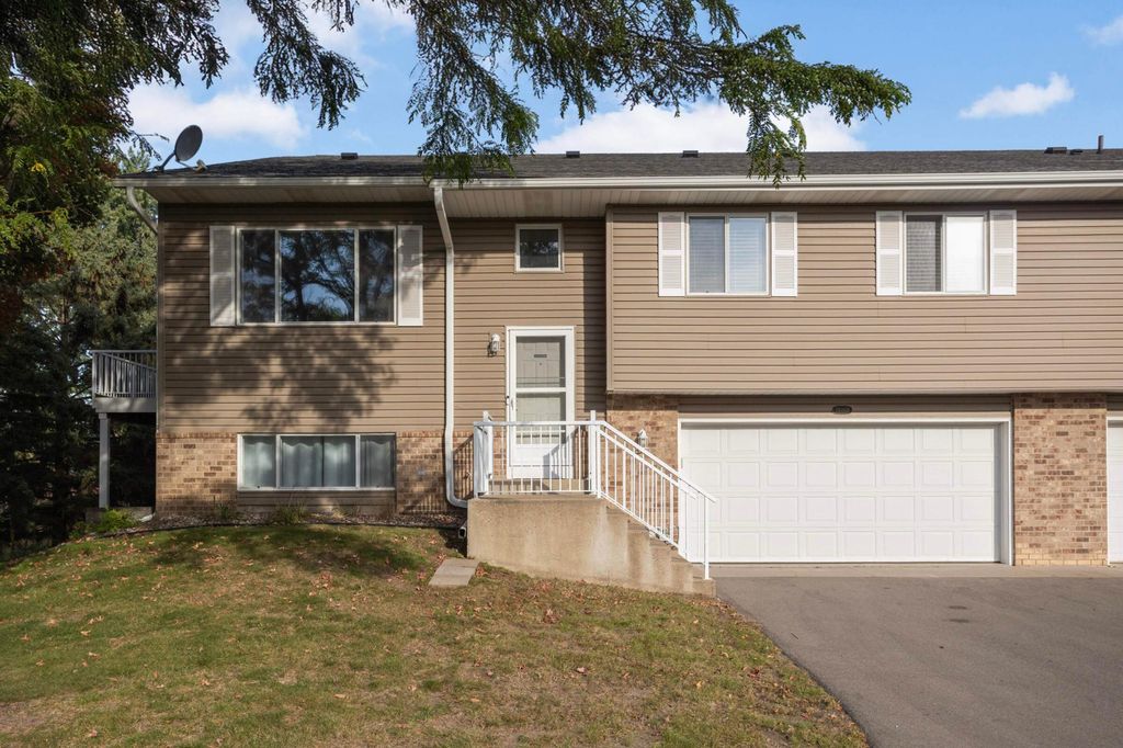 7616 157th Street W D, Apple Valley, MN 55124