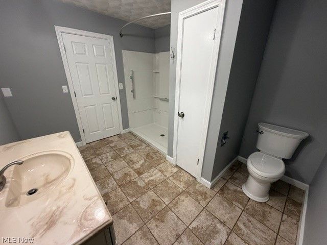 717 Hazelwood Drive, Vermilion, OH 44089