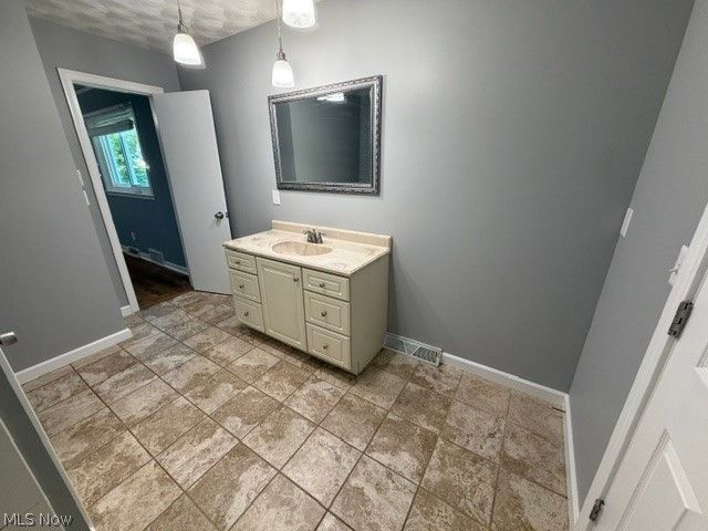 717 Hazelwood Drive, Vermilion, OH 44089