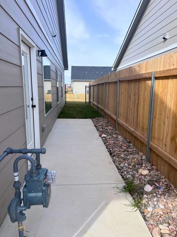 3755 S Bluelake Ct, Wichita, KS 67215