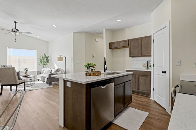 3755 S Bluelake Ct, Wichita, KS 67215