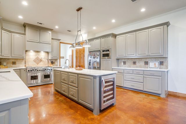 2608 Turkey Creek Road, Mineral Wells, TX 76067