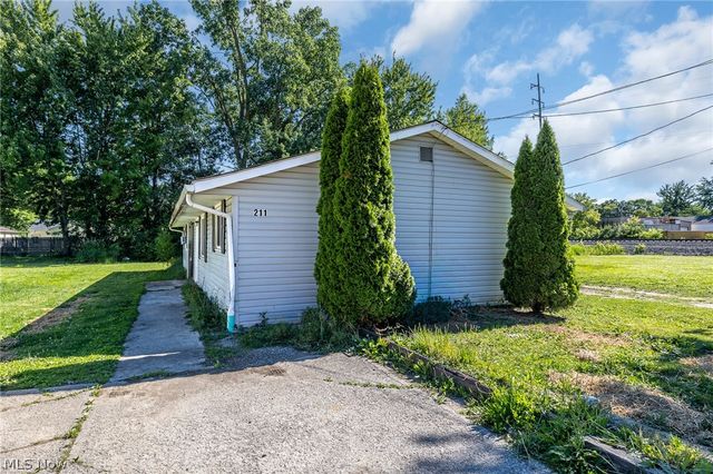 211 Brace Avenue, Elyria, OH 44035