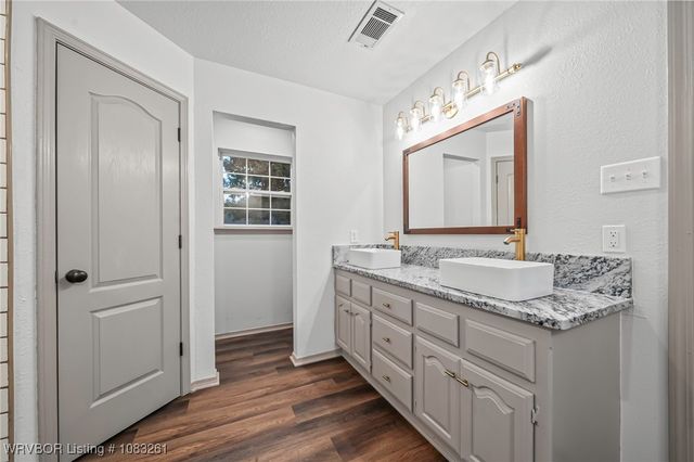 2001 Joyce Drive, Lavaca, AR 72941