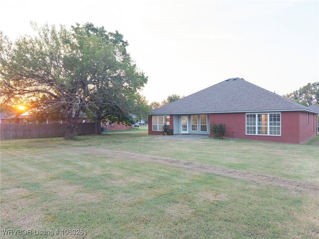 2001 Joyce Drive, Lavaca, AR 72941